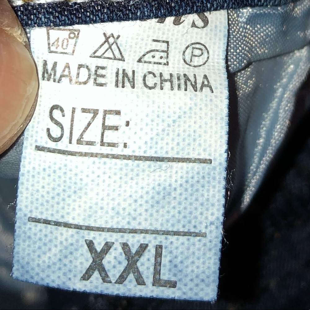 Distressed jeans. - Picture 2 of 5